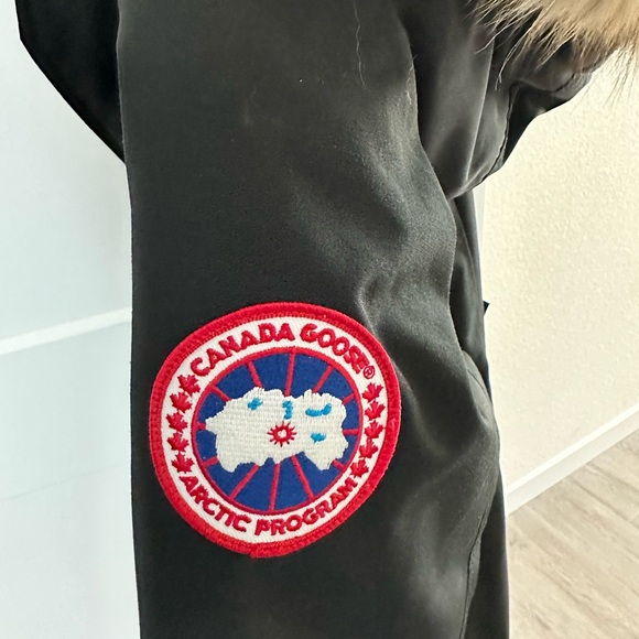 Canada Goose Kensington Parka Down Jacket, Women, XS, Excellent pre owned - Picture 5 of 13